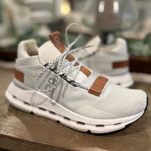 On Cloudnova Cloudtec Size 7